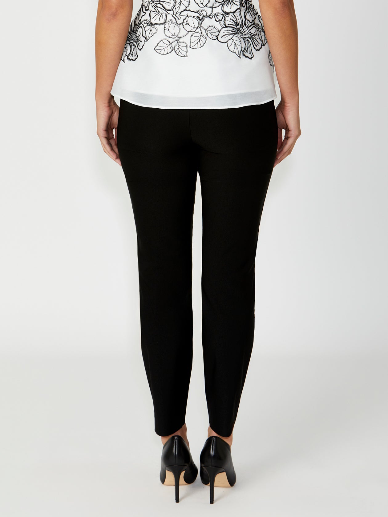Women's Bengaline Capri Pant in Black | Nancy