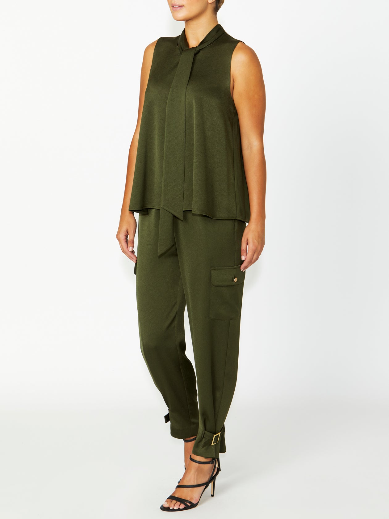 Women's Crepe Easy Fit Pant in Green | Kristy
