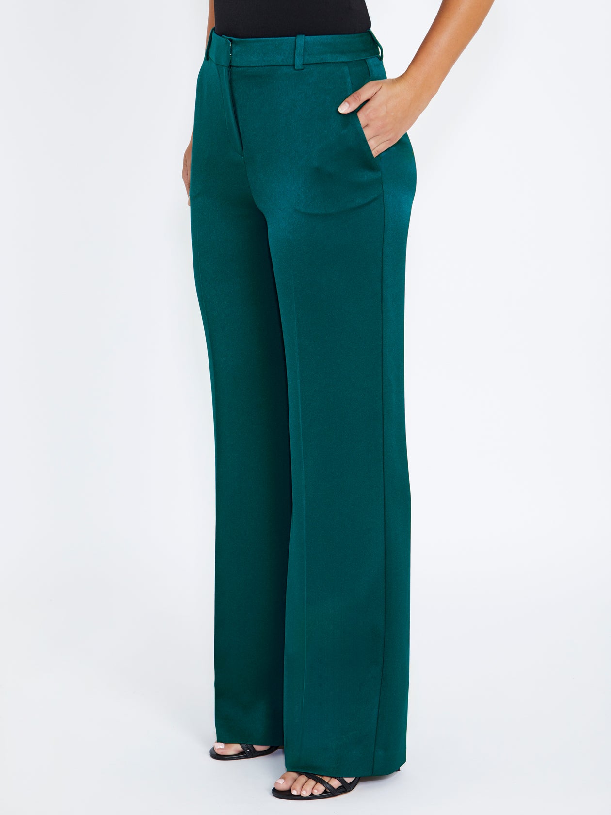 Women's Crepe Straight Leg Pant in Green | Quinn